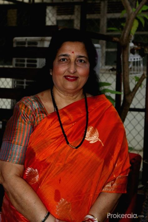 Anuradha Paudwal, Beautiful Housewife, Vishnu Ji, Vidya Balan, 90s Era, Music Composers, Fancy Blouse, Fancy Blouses, Fancy Blouse Designs