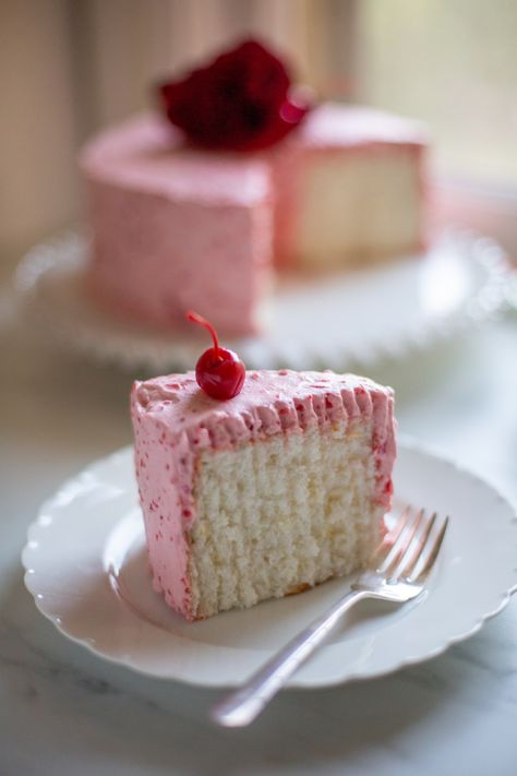 Angel Food Cake with Cherry Whipped Cream Icing For Angel Food Cake, Cherry Whipped Cream, Zoe Bakes, Cake With Cherry, Homemade Icing, Crazy Grandma, Recipes With Whipping Cream, Dream Cake, Cake Cover