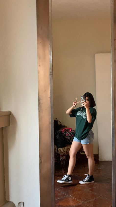 How To Style Dark Green Converse, Styling Green Converse, Low Chucks Outfit, Green Chucks Outfit, Dark Green Summer Outfit, Outfits Con Zapatillas Converse, How To Style Green Converse, Converse Highcut Outfit, Converse Green Outfit