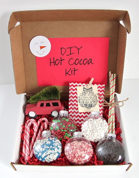 Hot Cocoa Kit, Christmas Gift Kits, Smashed Peas, Diy Hot Cocoa, Christmas Gift Baskets Diy, Cocoa Gift, Creative Wrapping, Easy Diy Christmas Gifts, Diy Gifts For Him