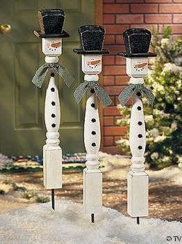 Old Chair/Table Legs turned upside down and painted as snowmen Spindle Snowmen, Diy Schneemann, Diy Snowman, Snowman Crafts, Noel Christmas, Winter Crafts, Christmas Deco, Xmas Crafts, Christmas Projects