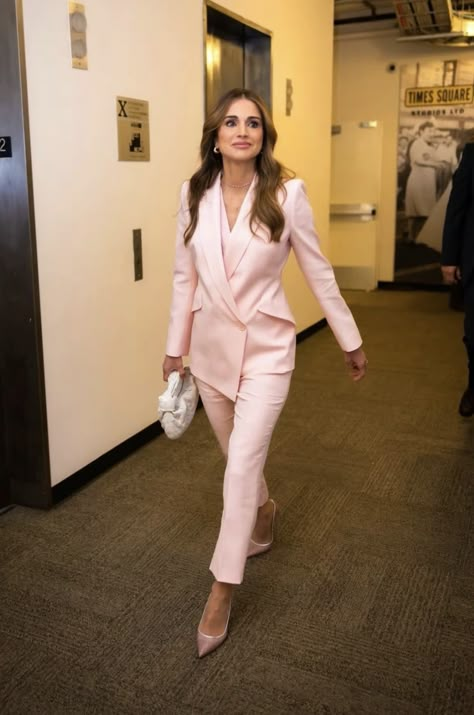 Rania Queen Style, Queen Rania Fashion, Pink Pea Coat Outfit, Royal Suits Women, Royal Blue Suit Women Outfits, Elegant Pink Outfit, Queen Rania Outfits, Royal Outfits Princesses, Princess Rania