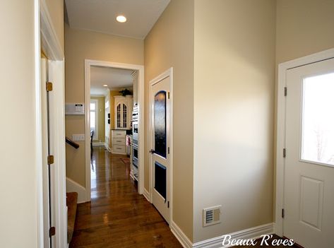 benjamin moore monroe bisque is one of the best paint colours for a north facing room... Benjamin Moore Monroe Bisque, Monroe Bisque Benjamin Moore, Hallway Colors, North Facing Room, Carolina Room, Playroom Paint, Whitewash Brick, Paint Combos, Painting Rooms