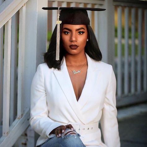 HBCU Pulse on Instagram: “When you set the standard for Graduation Pictures like you set the standard during your reign! Proud of you @darb_alexis! 😊 Stay up Queen!…” Hbcu Graduation Pictures, Masters Graduation Pictures, Graduation Outfit College, Graduation Pictures High School, Nursing Graduation Pictures, Masters Graduation, College Graduation Photoshoot, College Graduation Pictures Poses, Graduation Look