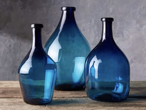 Blue Vases, Still Life Pictures, Life Drawing Reference, Object Drawing, Still Life Photos, Functional Home, Still Life Drawing, Still Life Art, Glass Vases