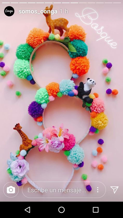 Pom Pom Crown, Christmas Shoes Diy, Karneval Diy, Homemade Headbands, Tie Crafts, Crochet Hair Accessories, Pom Pom Crafts, Barbie Birthday, Diy Headband