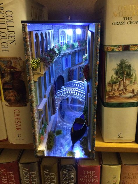 Book Insert Diorama, Mermaid Book Nook, Book Nooks Coraline, Miniature Diorama Scene, Mini Set Design, Velaris Book Nook, Bookshelf Nook Insert, Disney Book Nook, Book Nook Craft