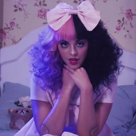 Melanie Martinez Dollhouse Ep Era, Melanie Martinez Pfp Dollhouse, Dollhouse Melanie Martinez Art, Melanie Martinez Dollhouse Era, Dollhouse Ep Melanie Martinez, Melanie Martinez Blue Hair, Melanie Martinez Curly Hair, Dollhouse Aesthetic Melanie Martinez, Doll House Melanie Martinez