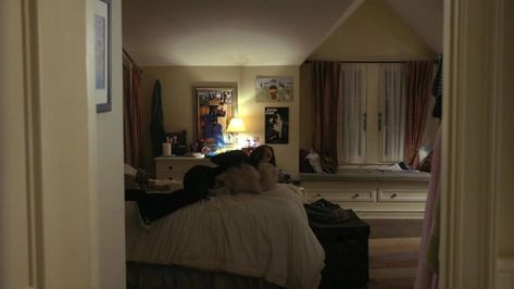 Elena Gilbert Room, Foster House, Rooms To Go, Teenage Bedroom, Room Design Bedroom, Dream Apartment, Elena Gilbert, Bedroom Layouts, Room Makeover Inspiration