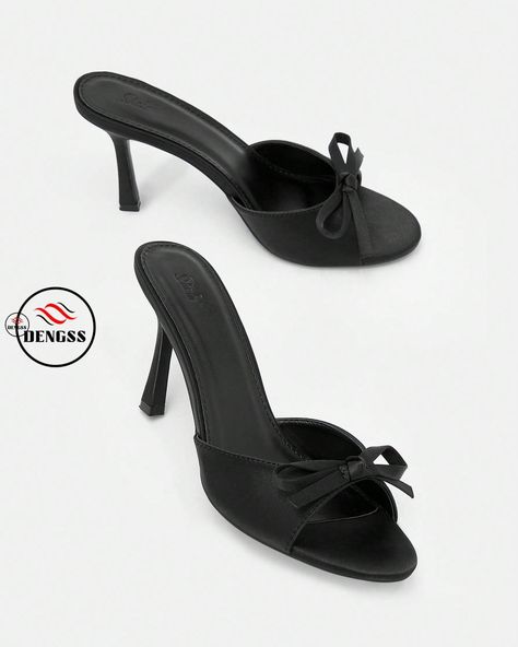 DENGSS MOD Women Bow Decor Mules, Satin Stiletto Heeled Glamorous Sandals Black https://dengss.clothing/dengss-mod-women-bow-decor-mules-satin-stiletto-heeled-glamorous-sandals-black/?feed_id=1345&_unique_id=65d9554b6c122 Color: BlackHeel Height: High Heel (9cm/3.5inch)Upper Material: SatinLining Material: PU LeatherInsole Material: PU LeatherOutsole Material: Rubber Product Measurements in cm :SizeAUBall Girth Foot Length Heel Height EUR36US621.3522.739EUR37US6.521.823.49EUR38US722.2524.07... Mod Women, Chest Bag Men, Clothing Model, Workout Bags, Bow Decor, Women Shoes Online, Black Heel, Sandals Black, Black Nylons