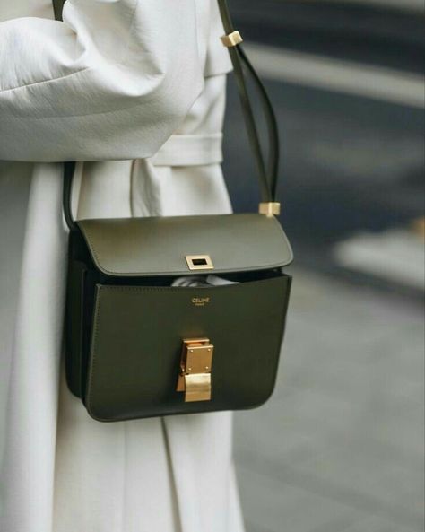 Minimalist Luxury Outfit, Celine Classic Box Bag Outfit, Celine Classic Box Bag, Office Bags For Women, Celine Classic Box, Celine Box Bag, Celine Purse, Celine Box, Classy Purses