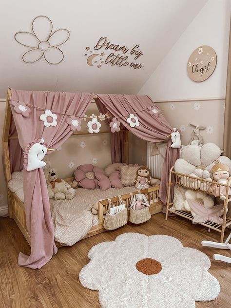 12 Month Old Bedroom Ideas, Canopy House Bed, Toddler Twin Girls Bedroom Ideas, Pink Toddler Room Decor, Canopy Toddler Bed, Toddler Room Ideas Girl Pink, Little Kids Room Ideas, Pink Room Ideas For Kids, Blush Pink Toddler Bedroom