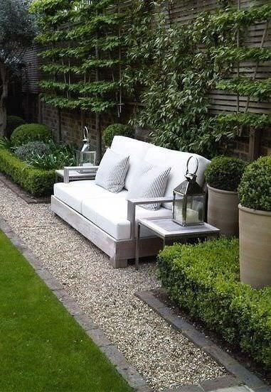 31+ Unique Pebble Garden Design Ideas - Farm.Food.Family #smallGarden Moderne Have, Landscaping Projects, Small Courtyard Gardens, Small Courtyards, Landscape Edging, Garden Edging, Garden Borders, Garden Seating, Small Garden Design