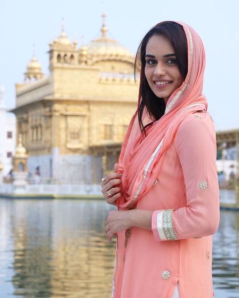 Manushi Chillar, Manushi Chhillar, Temple Photography, Miss India, Golden Temple, 2nd Year, Amritsar, Miss World, Indian Fashion Dresses