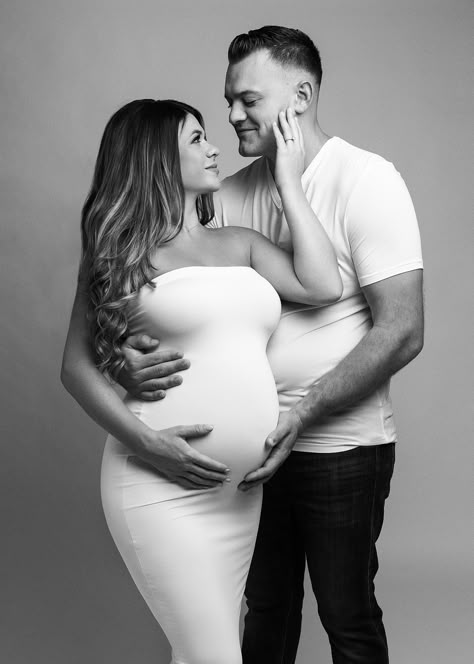 Jean Maternity Shoot Studio, Pregnant Photoshoot With Husband, Maternity Pose With Husband, Couple Poses For Maternity Photoshoot, Couples Bump Pictures, Maternity Photoshoot With Partner, Pregnant Couple Studio Photoshoot, Maternity Photography In Studio Couple, Studio Couple Maternity Photoshoot