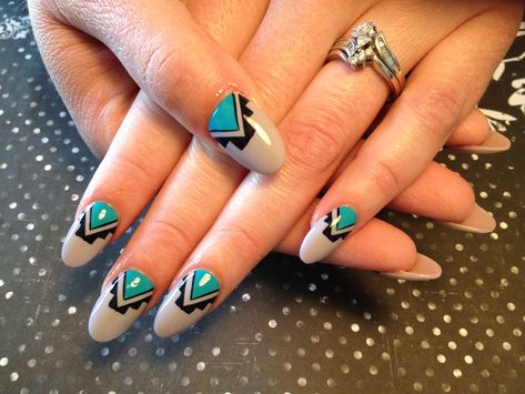 Native American nail art Native Inspired Nails, Indian Gel Nail Designs, Western Nails Aztec, Native American Nail Art Designs, Native American Inspired Nails, Native Nail Art, Western Nail Art Designs, Native American Nail Designs, Aztec Nails Design