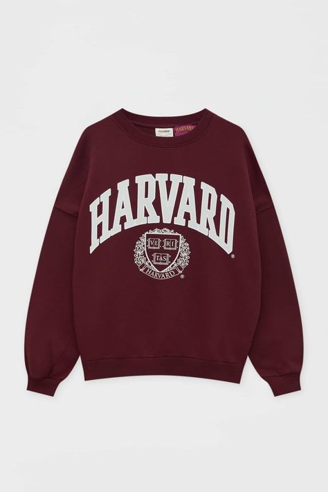 College Sweatshirt Outfit, Harvard Sweater, University Hoodies, Fame Clothes, Harvard Hoodie, School Shirt Designs, College Sweater, Varsity Sweatshirt, University Outfit