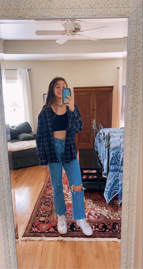 Flannel With Crop Top Outfits, Black Tanktop Ootd, Crop Top And Flannel Outfits, Blue And Black Flannel Outfit, Navy Blue Flannel Outfits, Dark Blue Flannel Outfits, Flannel Outfits With Jeans, Flannel Crop Top Outfit, Flannel Jeans Outfit