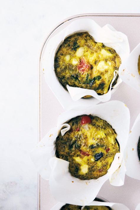 Easy Egg Bites, Baked Egg Muffins, Baked Egg Cups, Pesto Eggs, Pesto Spinach, Spinach Pesto, Egg Bites Recipe, Natural Girl, Protein Packed Breakfast