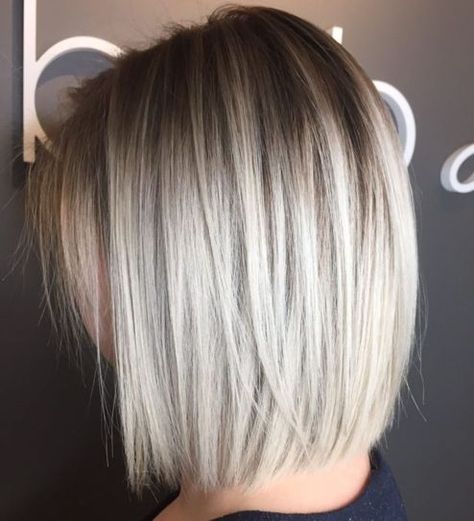 Low Maintenance Straight Textured Bob Getextureerde Bob, Straight Bob Haircut, Kort Bob, Hair 50, Hairstyles Straight, Haircut Straight, Textured Bob, Wavy Bob Hairstyles, Bob Haircut For Fine Hair