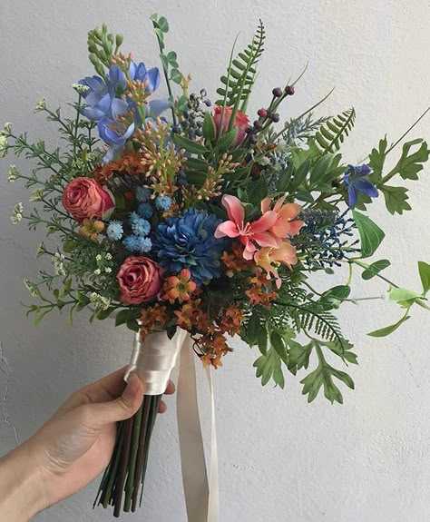 Wild Flower Prom Bouquet, Bouket Flowers Wedding Ideas, Wild Flower Wedding Arrangements, Flower Bouquet Wildflowers, August Wildflower Bouquet, Cool Flower Bouquet, Trendy Flower Bouquets, Homecoming Flower Bouquet, Wedding Boquet Wildflowers