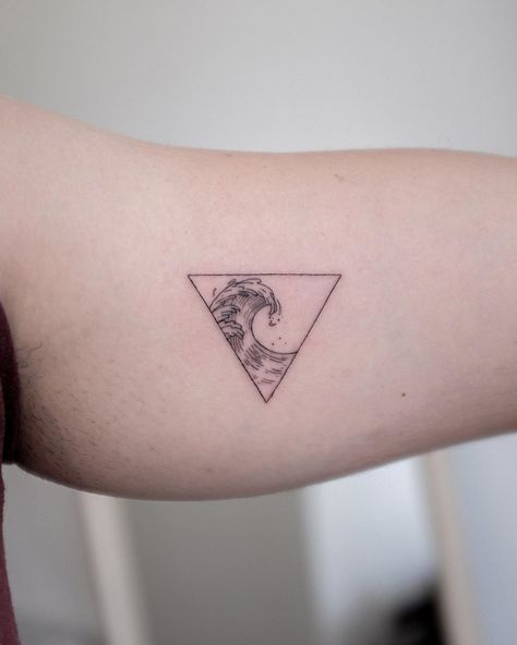 Bermuda Triangle Tattoo, Water Lover Tattoo, Triangle Wave Tattoo, Wave Tattoo Stencil, Tattoo Ideas Water, Water Related Tattoos, Water Tattoo Ideas, Tattoo Swallow, Japanese Wave Tattoos