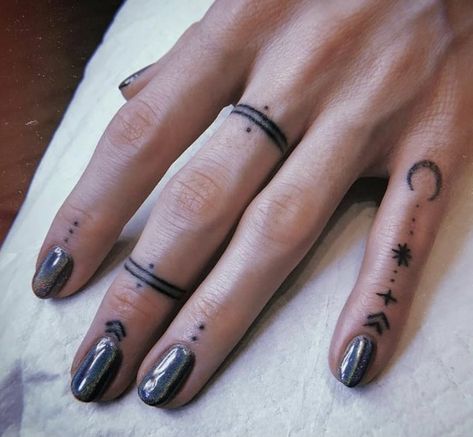 Vision Tattoo, Finger Tattoo Ideas, Tiny Finger Tattoos, Tattoo Placements, Small Finger Tattoos, Tato Henna, Tattoo Minimal, Finger Tattoo For Women, Finger Tats