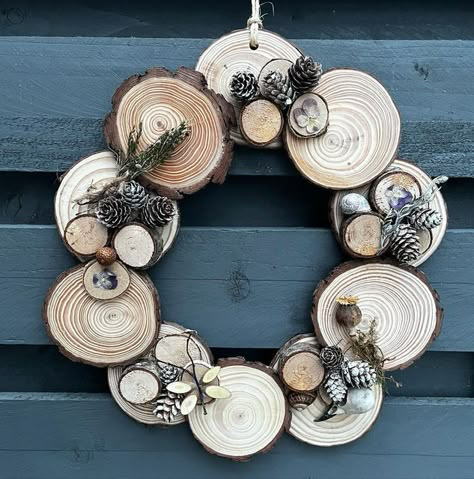 Lin Lytton 🇮🇪 Ireland ☘️ on Instagram: "In shop now Beautiful all natural rustic wooden wreath This has a beautiful bird skull, snail shell, pinecones and dried foliage etc Measures approx 16" x 16" and comes on a rope to hang anywhere in your home This beautiful wall hanging can be used in any season. This can be hung inside or outside. #rustic #rusticdecor #nature #wreath #walldecor #wallhanging #seasonaldecor #woodenwreath #forest #woods #birdskull #skull #shells #snailshells #driedfo Log Slice Crafts Christmas Decorations, Log Wreath Wood Slices, Log Snowmen Diy Wood Slices, Birch Wood Wreath, Christmas Log Candle Holders, Wood Slice Decor, Feather Wall Decor, Christmas Neighbor, Wreath Wall Decor