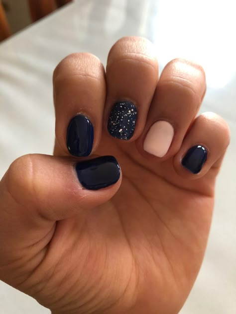 Navy Gel Nails Ideas, Navy Gel Nails Design, Navy Dip Nails, Navy Blue Nails With Design, Navy Blue Short Nails, Winter Manicure Ideas For Short Nails, Short Navy Blue Nails, Navy Fall Nails, Navy Blue Nails Short