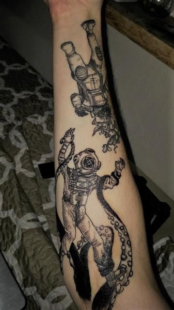 My Astronaut just got company. The Diver by Luka Ferreira at Bao.Uai (Florianópolis-Brazil) Underwater Diver Tattoo, Deep Sea Tattoo, Astronaut And Scuba Diver Tattoo, Deep Sea Diver Tattoo, Astronaut Diver Tattoo, Tattoos For Scuba Divers, Spaceman Tattoo, Astronaut And Scuba Diver Drawing, Sleeve Reference