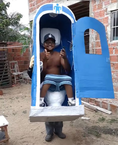 A Man Texts From Inside of His Contest Winning Porta Potty Costume at a Carnival in Brazil Carnival In Brazil, Costume Contest Winner, Porta Potty, Clever Costumes, Famous Directors, Brazil Carnival, Halloween Makeup Easy, Creative Valentines, Halloween Party Themes