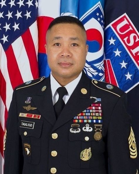 Old Soldiers Never Die: USFK Command Sgt. Maj. retires after 36 years | Article | The United States Army Us Army General, Us Army Infantry, Army General, Army Infantry, Combat Training, Staff Sergeant, American Soldiers, Military Service, United States Army