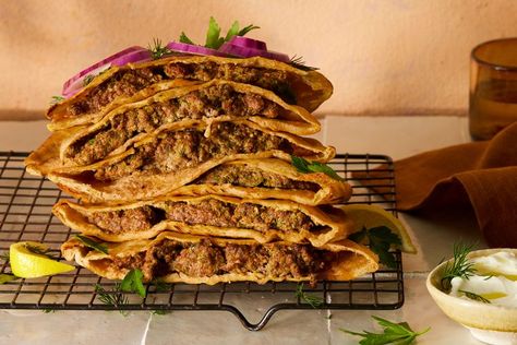 Arayes Arayes Pita, Arayes Recipe, Pita Recipe, French Sandwich, Best Ground Beef Recipes, Easy Chili, Dinner With Ground Beef, Delicious Treats, Beef Dinner