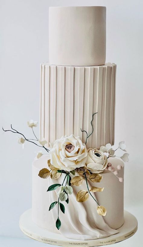 Modern Wedding Cake 3 Tier, Classic Wedding Cakes Elegant, Wedding Cake Modern Elegant, Trending Wedding Cakes 2024, Wedding Cake Table Ideas Rustic, Wedding Cakes 2024 Trends, Wedding Cake 2024 Trends, Wedding Cake Trends For 2024, Square Wedding Cakes Simple