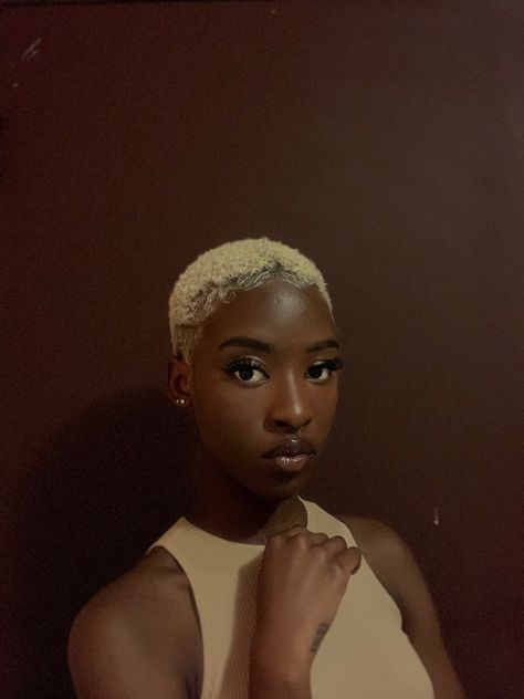 Short Two Toned Hair, Manifest House, Short Buzzed Hair, Blonde Twa, Twa Hair, Chocolate Blonde, Buzzed Hair Women, Big Chop Natural Hair, Short Dyed Hair