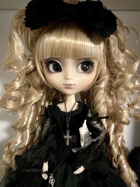 Discover more posts about doll collector, my dolls, blythe, dollblr, doll, fashion doll, and pullip. Scene Blythe Doll, Pullip Dolls Aesthetic, Heisei Retro, Pulip Doll, Dolls Porcelain, Christmas Princess, Doll Aesthetic, Pullip Dolls, Dolls Vintage