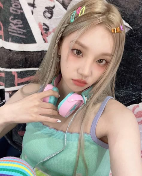 Yuqi, gidle, idle, selca, kpop female idol, queencard era Yuqi G Idle, Gidle Yuqi, G-idle Yuqi, Yuqi Gidle, 17 Kpop, Dara Kpop, Song Yuqi, Pop Idol, 인물 사진