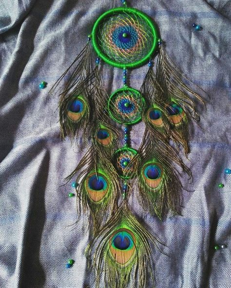 Peacock Dream Catcher Tattoo, Peacock Feathers Dream Catcher, Sunlight Catchers, Peacock Dreamcatcher, Dream Catcher Photography, Mehandi Decor, Room Diy Decor, Feather Ideas, Making Dream Catchers