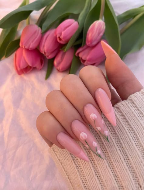 Tulip Design Nails, Tulip Inspired Nails, Tulip Acrylic Nails, Tulips On Nails, Pink Tulip Nails, Spring Nails Tulips, Tulip Nails Design Spring, Tulips Nails Design, Tulip Nail Art Designs