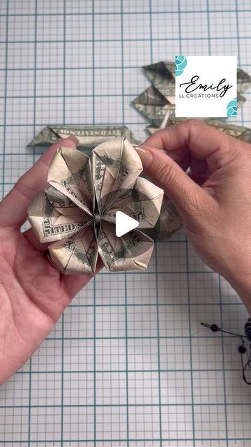 Cash Folding Gift Money, Graduation Leis Flower, How To Make A Money Lei Tutorials, Graduation Lays Ideas Money, Money Flowers For Lei, Money Lei For Boys, Birthday Lei Ideas, Money As Gifts Creative, Candy Leis Diy