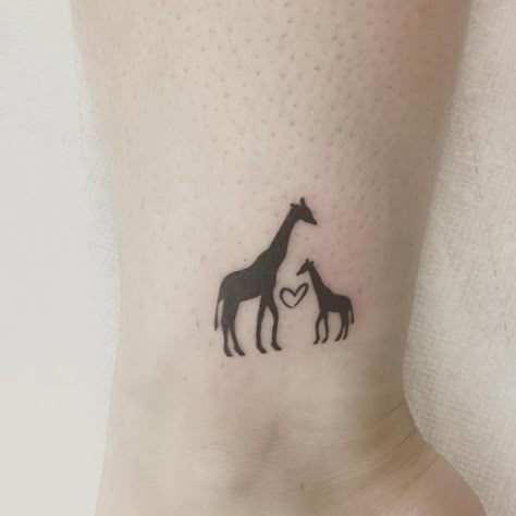 Cute mamma and baby giraffe on inner ankle #freedomtattoos #freedom Outline Heart Tattoo, Animals Tattoo Ideas, Baby Giraffe Tattoo, Giraffe Outline, Small Giraffe Tattoo, Giraffe Tattoo, Freedom Tattoos, Tier Tattoo, Animals Tattoo