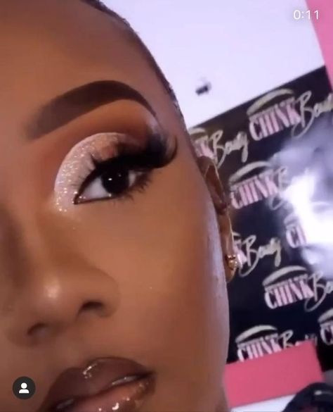 Baby Shower Makeup Looks, Baby Shower Makeup Ideas, Makeup For White Dress, Baby Shower Makeup, Makeup Looks Prom, Shower Makeup, Maquillage Yeux Cut Crease, Video Birthday, Birthday Makeup Looks