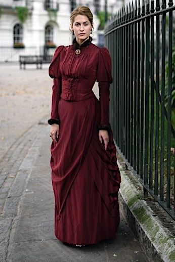 Victorian Walking Dress (bodice with matching skirt) - Historically accurate daytime attire for women in the Victorian era. High collar, long sleeves, both with fur trim. Brooch at the throat, minimal makeup (see our makeup guide for more on this).  - For costume tutorials, clothing guide, fashion inspiration photo gallery, calendar of Steampunk events, & more, visit SteampunkFashionGuide.com Edwardian Walking Dress, Steampunk Costume Women, Victorian Steampunk Costume, Ball Gowns Victorian, Steampunk Mode, Steampunk Outfits, Victorian Era Dresses, Walking Dress, Victorian Era Fashion