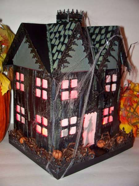 Paper Mache Houses, Haunted House Craft, Halloween Houses, Spooky Ideas, Halloween Tricks, House Craft, Halloween Mantel, House Makeover, Glitter Houses