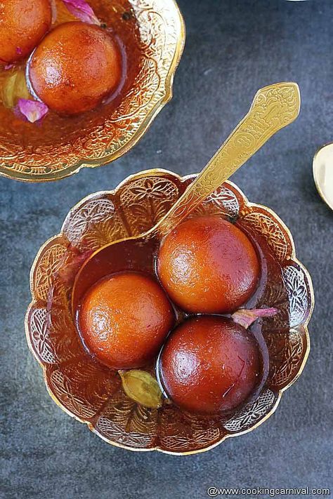 All Sweets Indian, Gulab Jamun Recipe With Khoya, Yummy Indian Food, Gulab Jamun Photography, Indian Food Dessert, Indian Sweets Aesthetic, Indian Sweets Photography, India Food Recipes, Sweets Recipes Indian