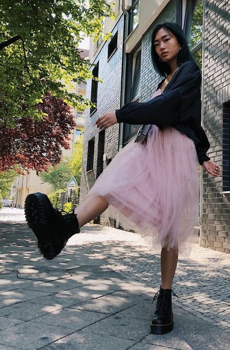 Where a Fashion Stylist Would Tell You to Get Your Winter Boots Pink Tulle Skirt Outfit, Tulle Skirts Outfit, Best Winter Boots, Plus Zise, Pink Tulle Skirt, Vegan Leather Boots, Otk Boots, Beige Outfit, Rock Outfits