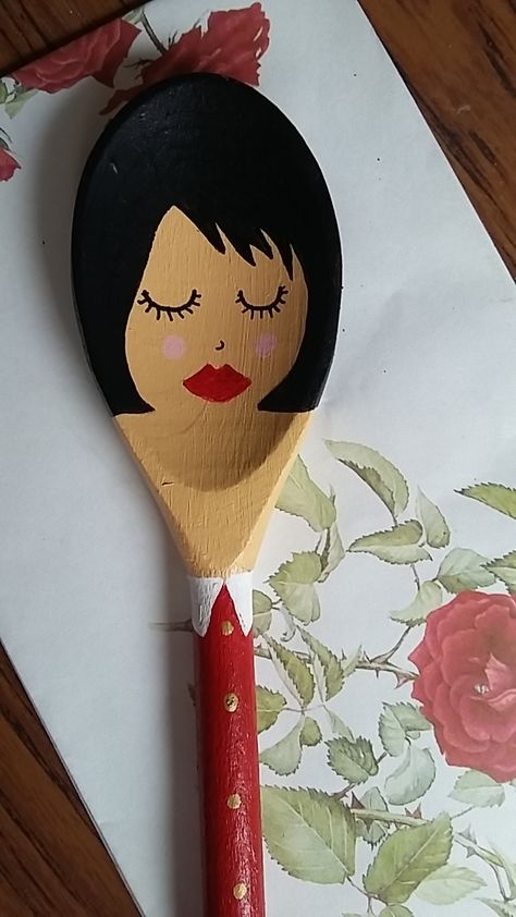 Wooden Spoon Dolls, Painted Wood Spoons, Painting On Spoon, Wooden Spoon Painting Ideas, Painting On Wooden Spoon, Spoon Painting, Wooden Spoon Art, Wooden Spoon Painting, Wood Spoon Crafts