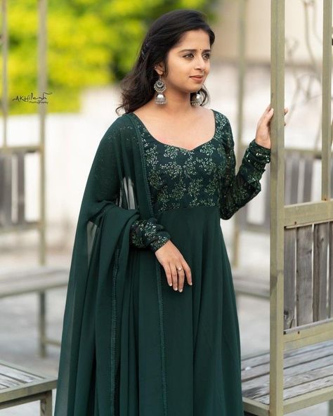 Onam Outfits, Dress Designs For Stitching, Meta Ads, Stylish Kurtis Design, Long Gown Design, Simple Frocks, Anarkali Dress Pattern, Simple Kurti Designs, Long Kurti Designs