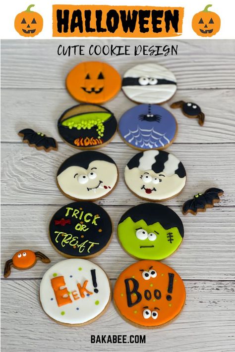 Haloween Decoracion Cookies, Halloween Cookie Decoration Ideas, Round Halloween Cookies Royal Icing, Decorated Pumpkin Cookies Royal Icing, Giant Halloween Cookie, Halloween Cookie Icing, Pumpkin Face Cookies, Round Cookie Decorating Ideas Fall, Sugar Cookie Designs Halloween