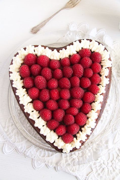 Heart Shaped Cheesecake with Raspberries and Whipped Cream Red Heart Shape Cake, Heart Shaped Cheesecake, Heart Shaped Cheesecake Valentines Day, Heart Cheesecake, Heart Shaped Cake From Round Pan, Strawberry Cake Heart Shape, Heartshapecake Design, Crustless Cheesecake, Ice Cream Photos